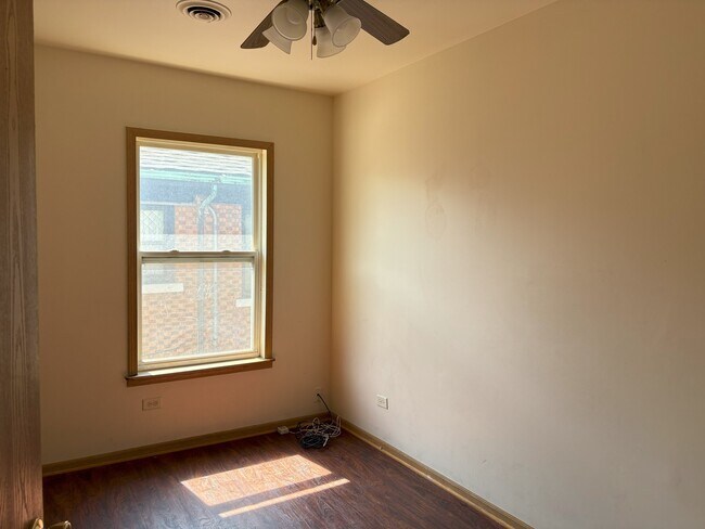 Building Photo - 27 N Hickory St