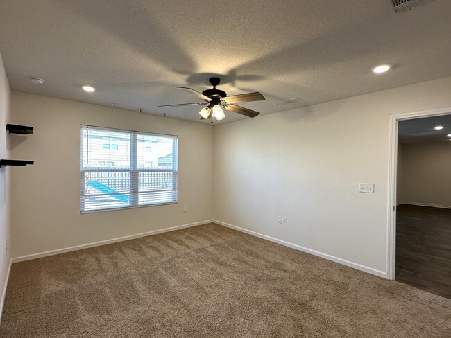 Building Photo - 1046 Limpkin St