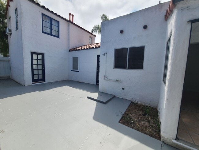 Building Photo - Charming 2 Bed 1 bath "monthly rental" in ...