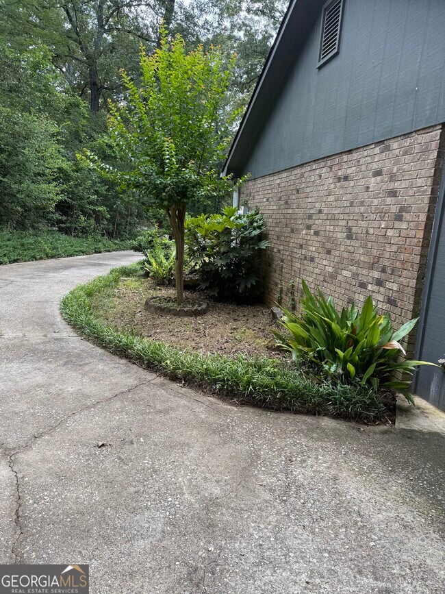 Building Photo - 105 Crestwood Cir