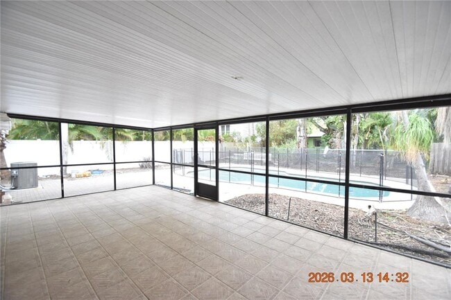 Building Photo - 528 Suwanee Cir