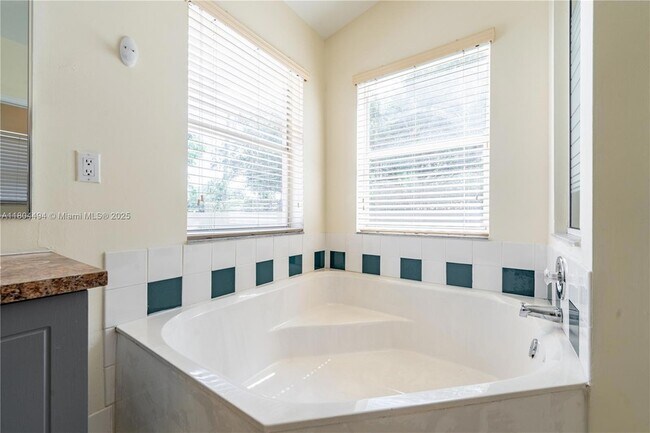 Building Photo - 1840 SW 135th Way