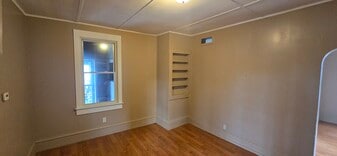 Building Photo - 490 Grand St