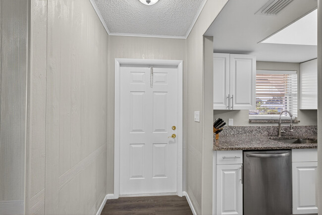 Building Photo - 607 SE Forgal St