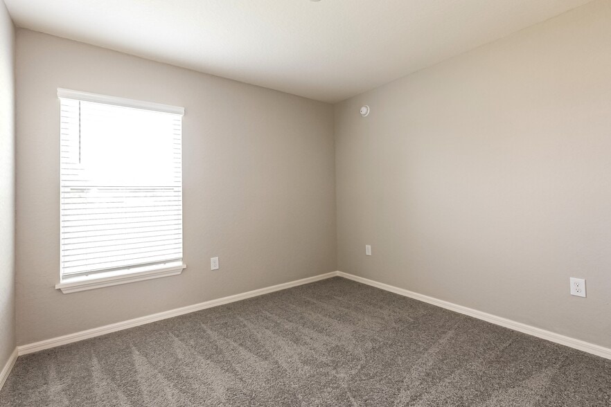 Building Photo - 1221 Third Ct, Eagle Lake, FL