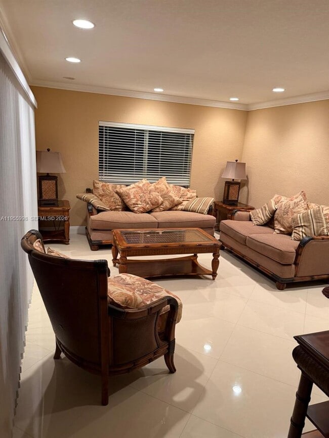 Building Photo - 830 NE 20th Ave