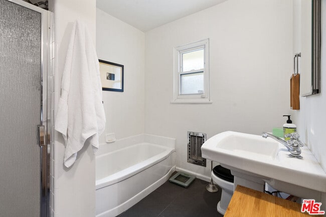 Building Photo - 948 20th St