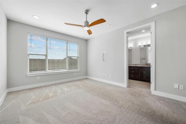 Building Photo - 4204 Elevator Dr