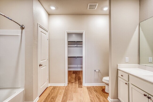 Building Photo - 425 San Miguel Crk Dr