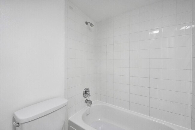 Building Photo - 555 SE 8th St