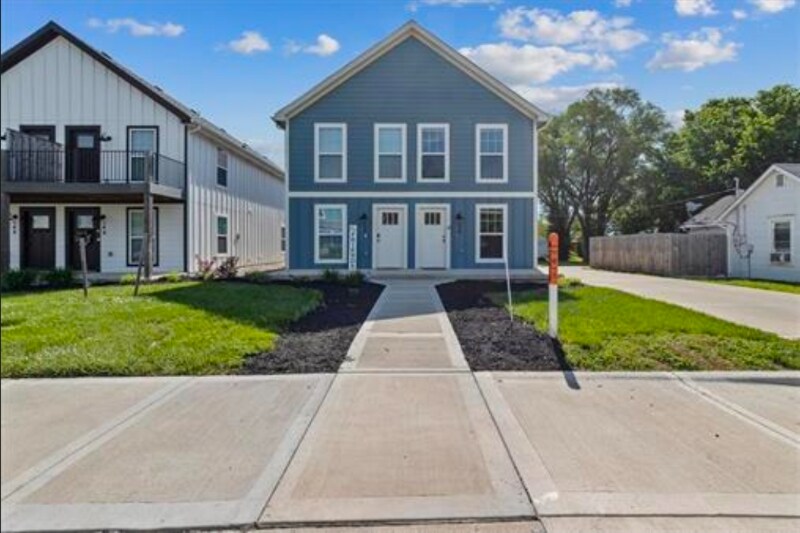 Primary Photo - 156 SW 8th St