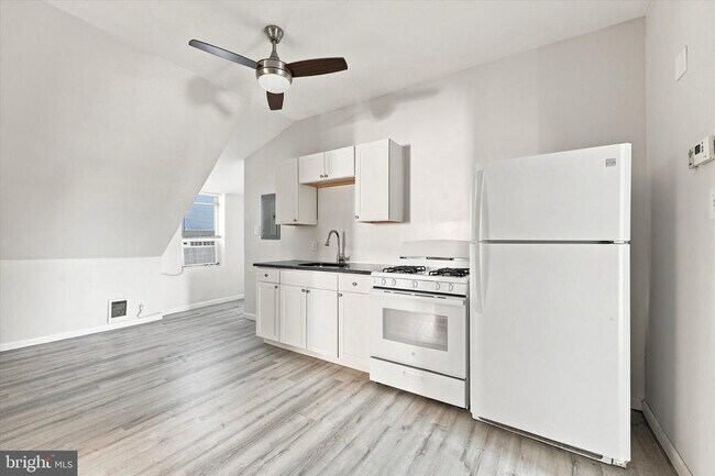 Building Photo - 1219 S 46th St