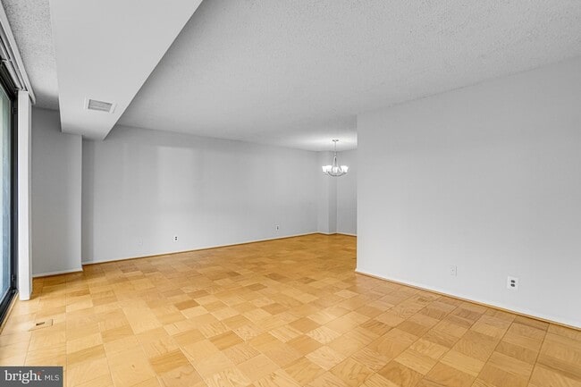 Building Photo - 3800 Fairfax Dr