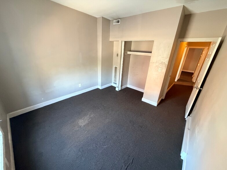 Bedroom 4 - 51 Seyms St