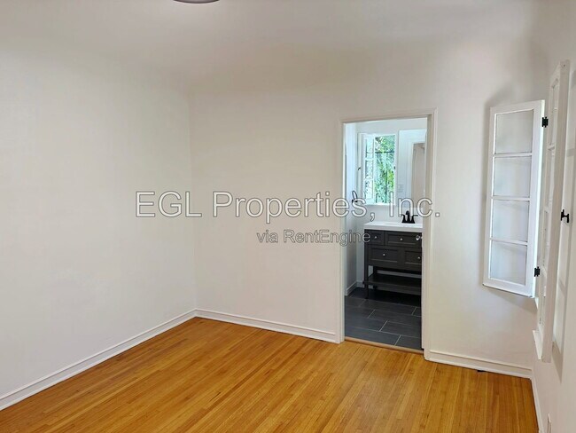 Building Photo - 1016 1/2 South Crescent Heights Boulevard