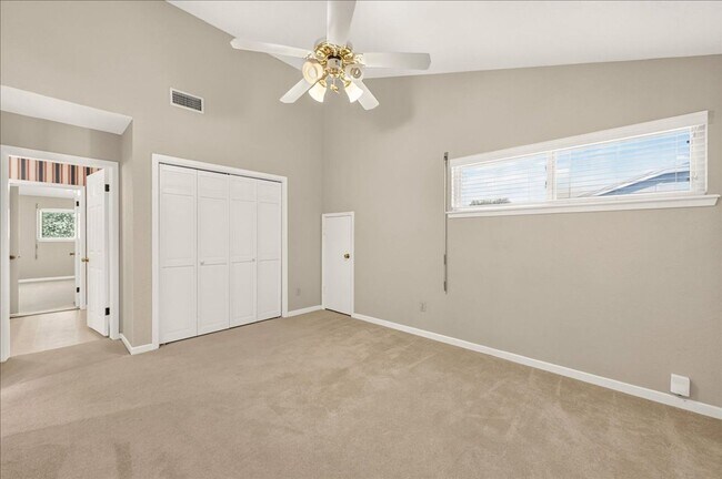Building Photo - 5305 Greenbriar Dr