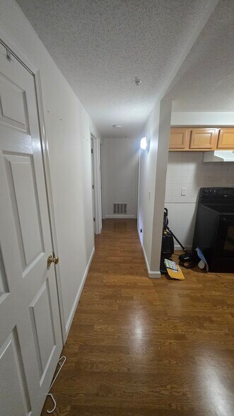 Building Photo - 31 Devereux St