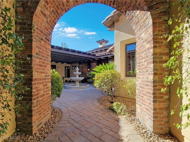 Building Photo - 4365 N Campbell Rd