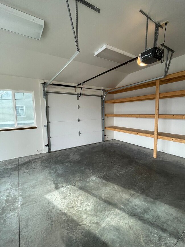 Building Photo - High-end home with 3 car garage and panoramic views of Big Mountain!