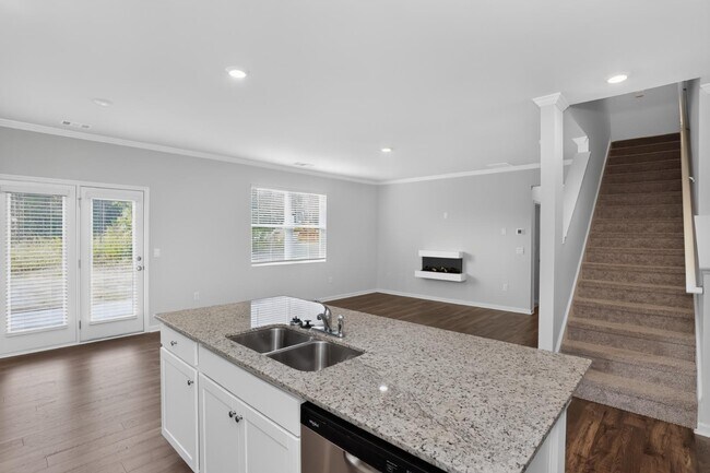 Building Photo - 383 King Vlg