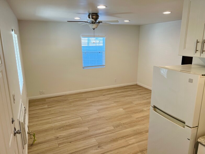 Room facing side window - 1404 N Buena Vista St
