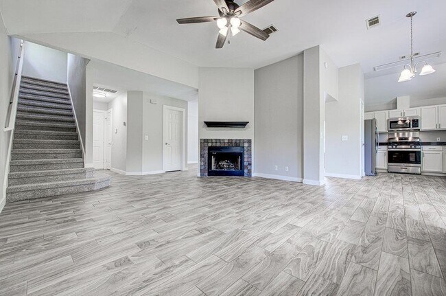 Building Photo - 1302 Crete Ln