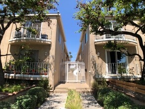 Building Photo - One Bedroom Condo Near Trendy Montana Ave.