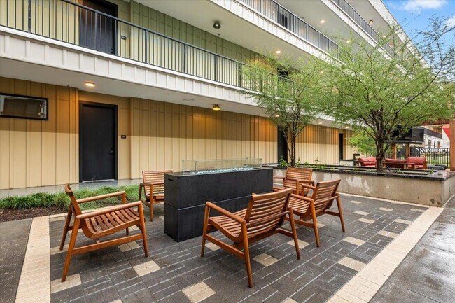 Building Photo - 4315 S Congress Ave