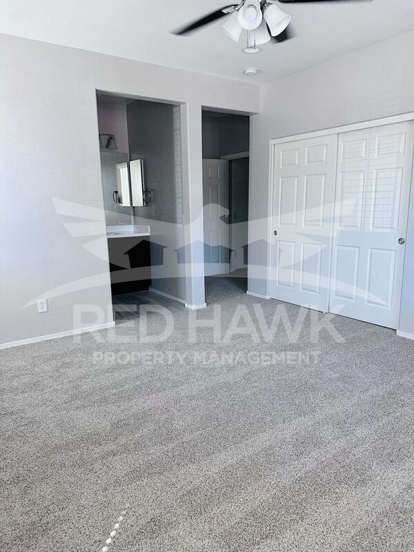Building Photo - 250 N Sandal