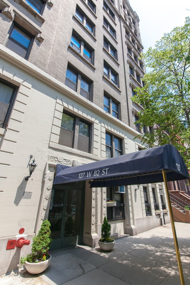 Building Photo - 127 W 82 St