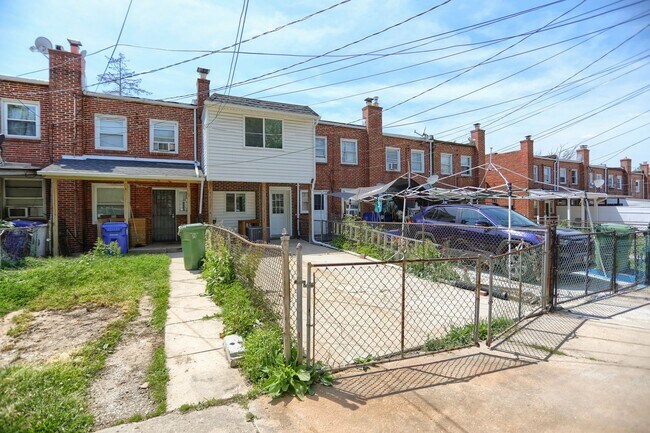 Building Photo - 1207 Anglesea St