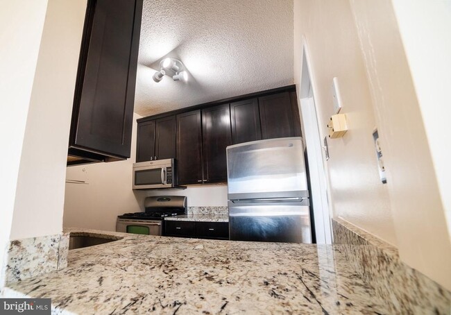 Building Photo - 4141 Henderson Rd