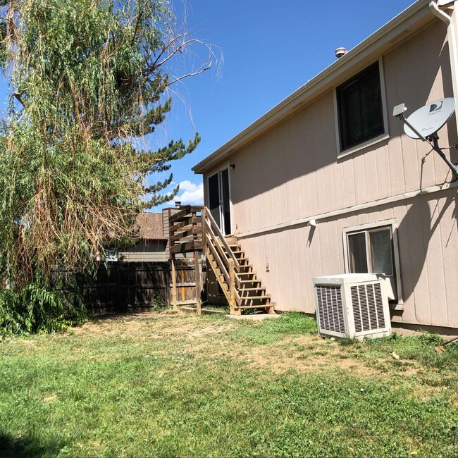 Building Photo - 725 Marigold Ln
