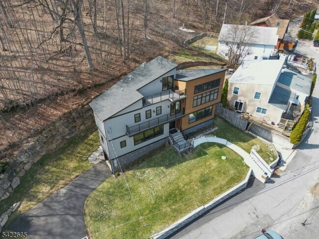 Building Photo - 301 Kingsland Rd