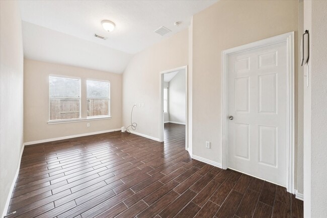 Building Photo - 7709 Lakeside Manor Ln