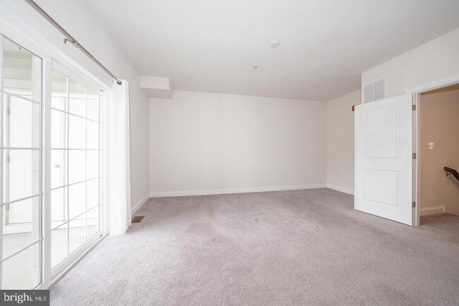 Building Photo - 220 Charles Ellis Dr