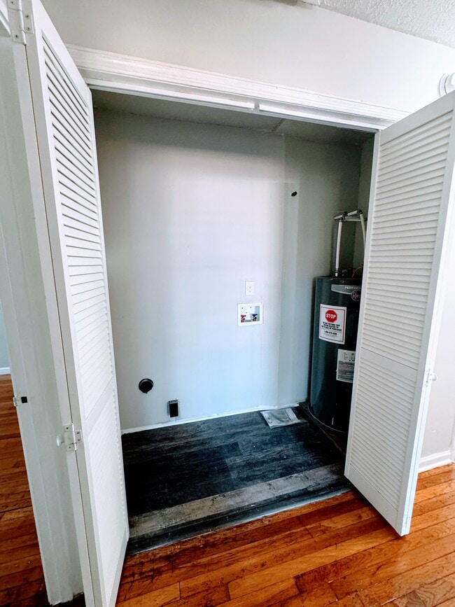 Building Photo - 3714 Farwood Dr