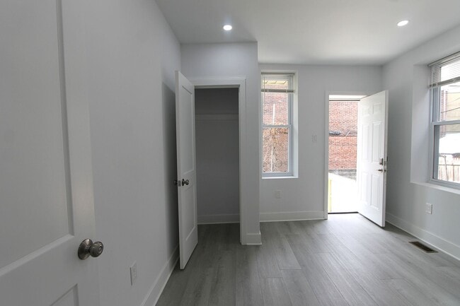 Building Photo - 103 E Coulter St