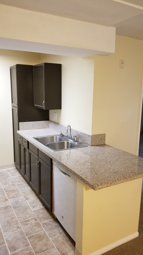 Building Photo - Gorgeous and Comfortable - Dual Master Sui...