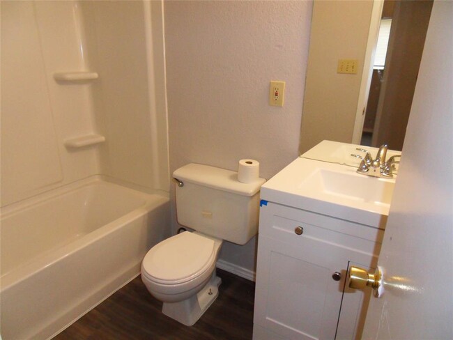 Building Photo - 811 Sirocco Dr