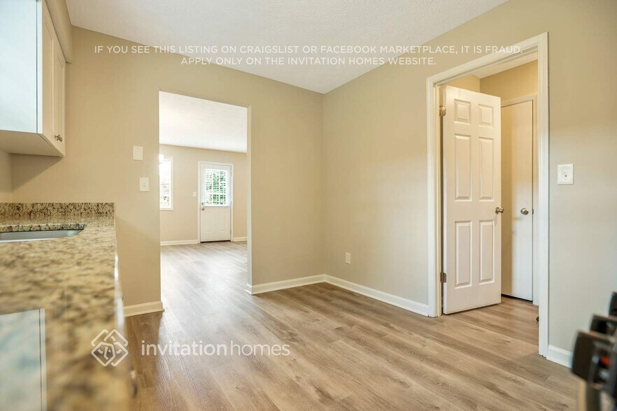 Building Photo - 888 Tall Deer Dr