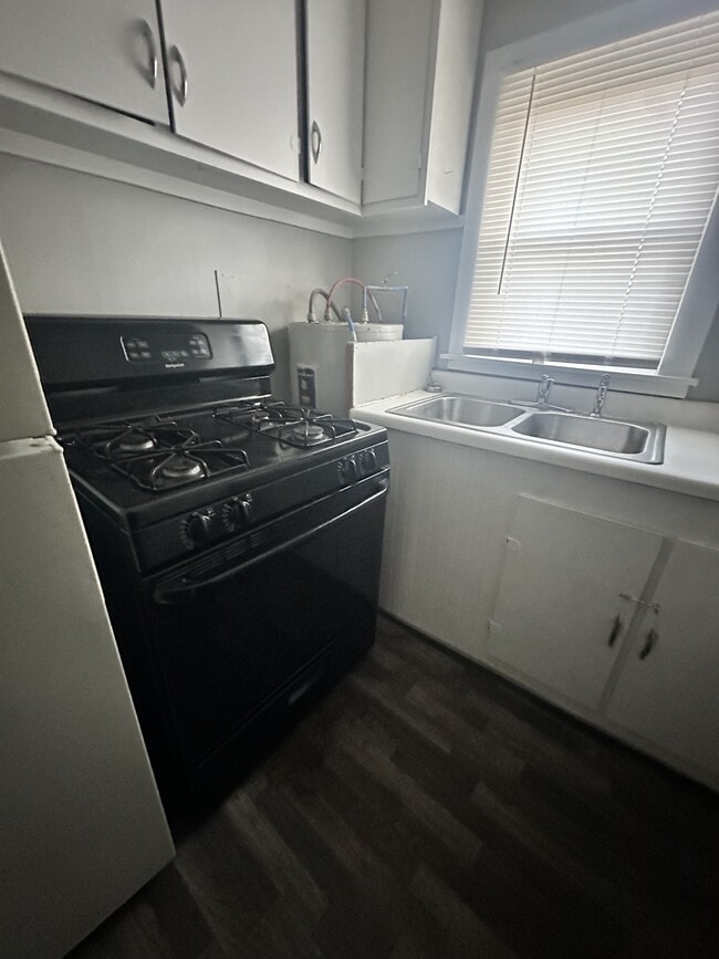 Building Photo - 303 E 22nd St