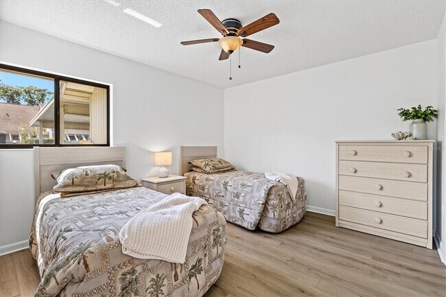 Building Photo - 5354 Myrtle Wood