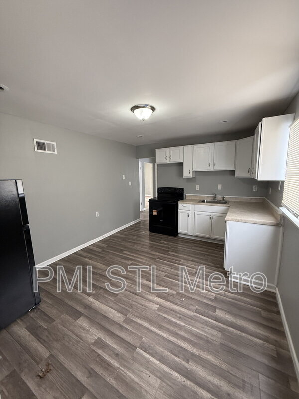 Building Photo - 9729 Lorna Ln