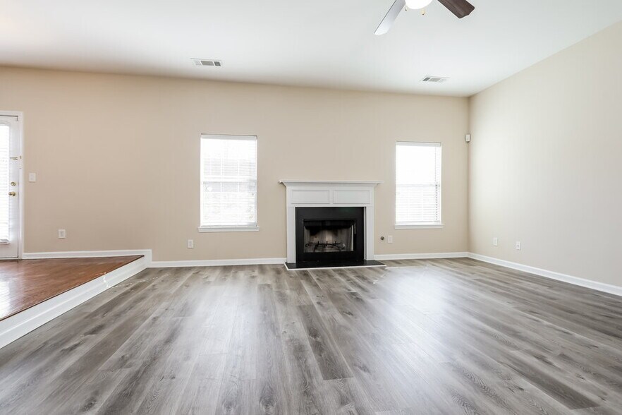 Building Photo - 3752 Sunbridge Dr SW