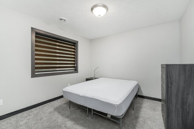 Building Photo - 4500 W 34th St N