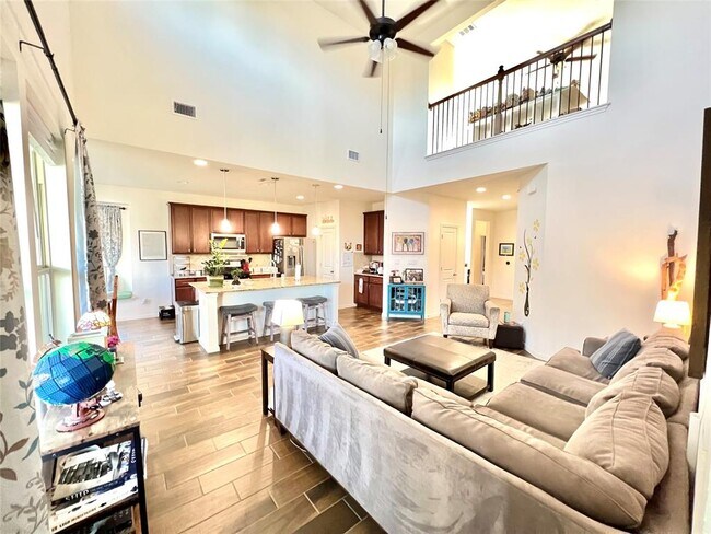 Building Photo - 1024 Almeria Bend