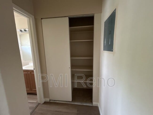 Building Photo - 415 Greenbrae Dr