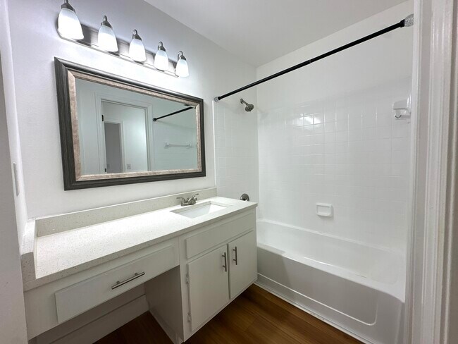 Building Photo - 6020 Scotchwood Glen