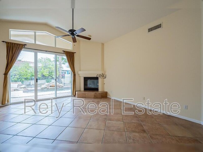 Building Photo - 4605 N Clear Creek Dr